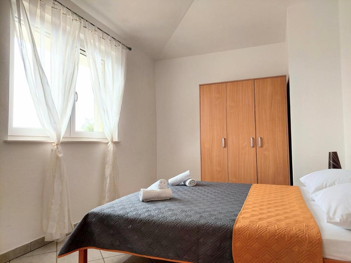 Apartments Dia Заострог Екстериор снимка