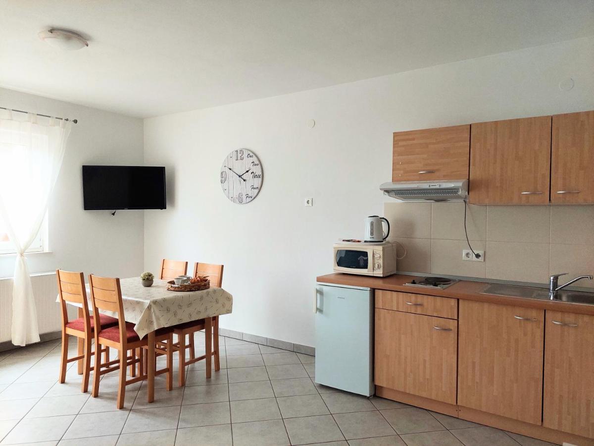 Apartments Dia Заострог Екстериор снимка